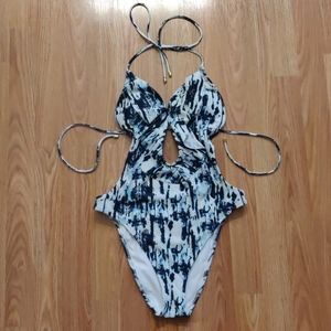 Absolutely adorable swimsuit